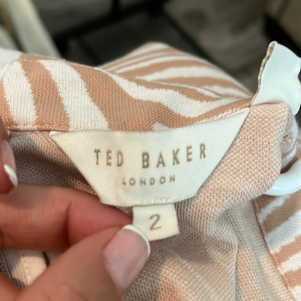 Zebra Print Long Sleeve Midi Dress
TED BAKER LONDON.Great condition.